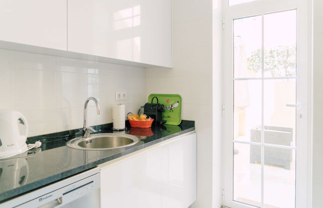 Oporto Yellow Villas - Photo 16