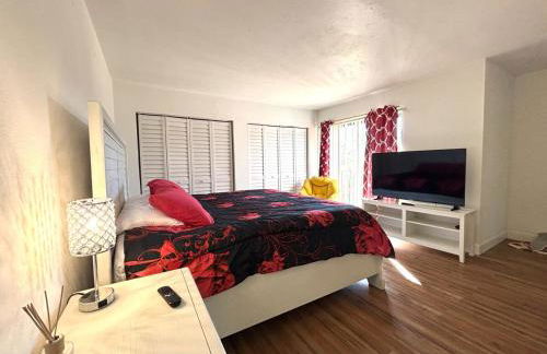 Bright 2BR Poolside Retreat Downtown Fort Myers - Foto 39