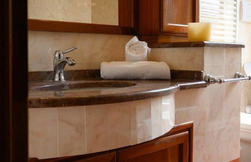 Villa panoramica con Jacuzzi privata tra Firenze & Lucca ,3 camere, 4 bagni - Foto 22