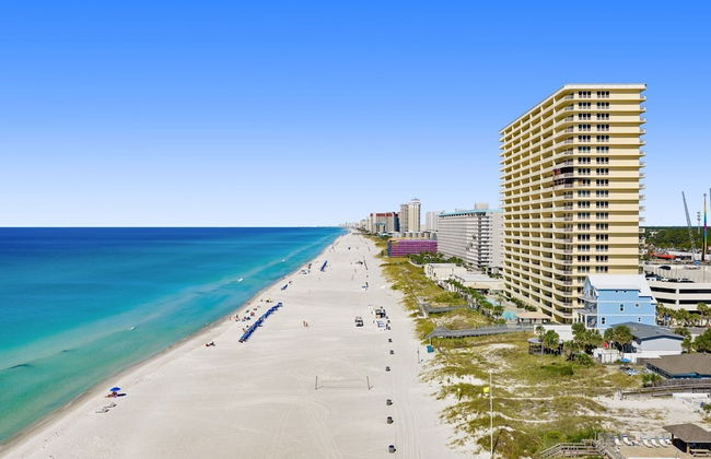 Beautiful Condo with Spacious Balcony to Enjoy Fascinating Ocean View - Unit 1002 by RedAwning - Foto 43