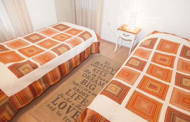 Fabulous Apartment Across Flisvos - Foto 8