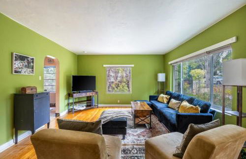 Cozy 2BR Home Near UNR with Large Deck & Parking - Foto 7