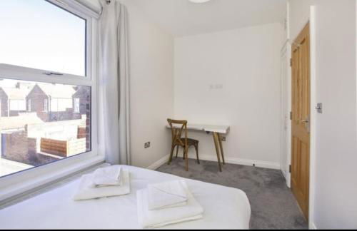 4 bedroom house close to Walmgate bar sleeps 7 - Foto 8