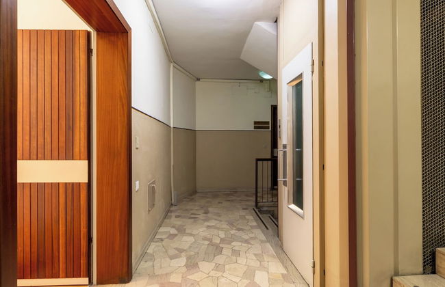 Charming Home - Photo 43