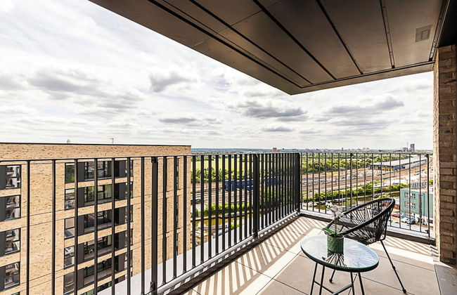 Chic and Sleek Sky-high Apartment - Foto 23