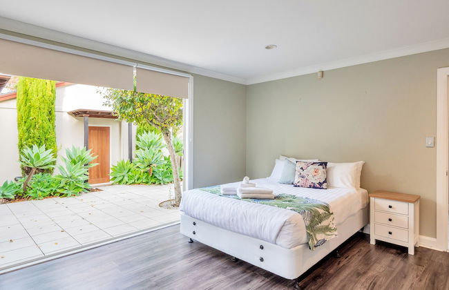 Castor Bay Home near Albany Sleeps 9 - Foto 5