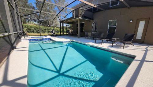 Incrível casa 5BD/5BA com piscina perto da Disney - Foto 4