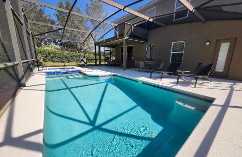 Incrível casa 5BD/5BA com piscina perto da Disney - Foto 4