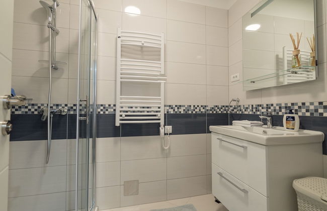 Drop In Split Suites - Photo 29