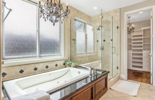 Beach Retreat- Walk to Beach, BBQ, Oceanview Rooftop & Firepit - Foto 29