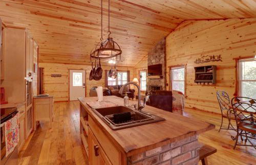 Romantic Mountain View Cabin Rental Near Downtown! - Foto 11
