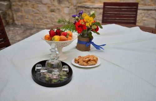 Allaria Villa Traditional Villa - Photo 30