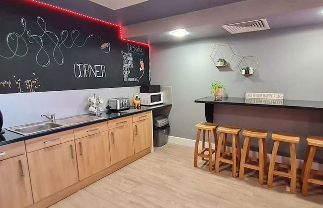 Student Only Tramways - Photo 4