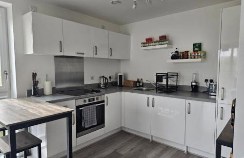 Luxury 1-Bed Apartment with balcony & Free parking - Photo 5