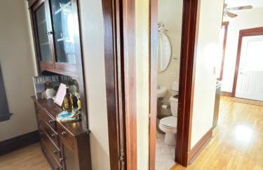 Irving Park updated vintage top unit 2-flat - Photo 15