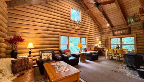 Private Forest Lodge Near Silverwood Theme Park - Sleeps 10 - Foto 2