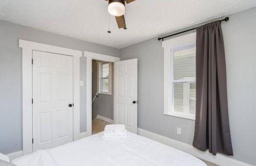 Modern 3BR w Yard Garage - Photo 23