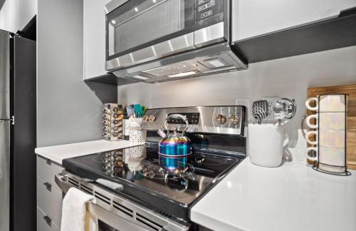 Stylish South Hill Retreat Queen Bed and Sofa Sleeper Full Kitchen Free Parking - Foto 30