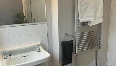 Roots & Wings - Foto 2