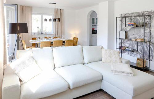 Lumen Homes - Design-Apartment nahe Audi und Altstadt, 3 Zimmer, über 100 m2, Balkon - Photo 2