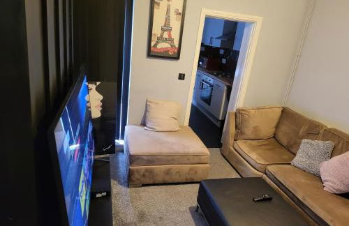 Apartment - Sleeps 5 - Great Location - Parking - Foto 7