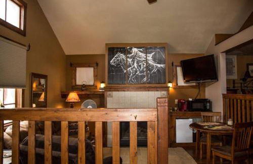 Mummy Mtn Suite 1 Bedroom suite with fireplace and jacuzzi tub - Foto 8