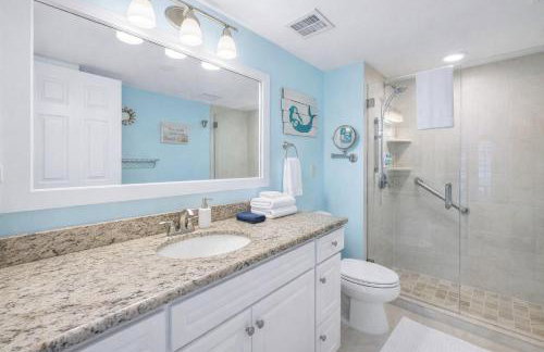 Waterfront Island Oasis! Heated Pool with Stunning View & 2 Full Bath - Foto 10