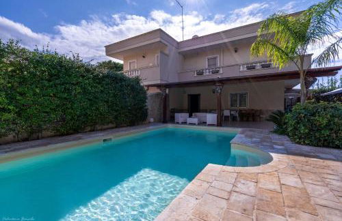 YCH-Villa ANGELINA IN PUGLIA A POCHI PASSI DAL MARE - Foto 1