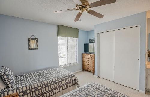 NEW LISTING! Two Bedrooms in A Building with Marsh and Ocean Views - Foto 34