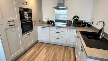 Modern 4 Bed - 2.5 Bathroom Home - Foto 5, pet friendly, toaster, minibar