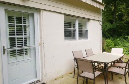 Contemporary 3 Bedroom Apt with Sauna in Woods - Foto 11