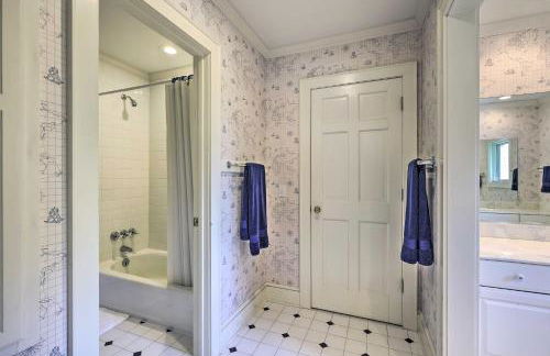 Lush Elkin Home with Porch Views and Pool Table - Foto 35