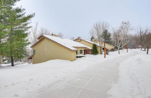 Less Than 1 Mi to Mt Snow Charming Condo with Fireplace - Photo 25