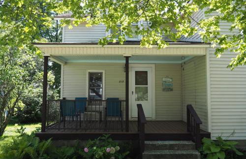 The Cute & Cozy - Lower Apt - Great Location! - Photo 13