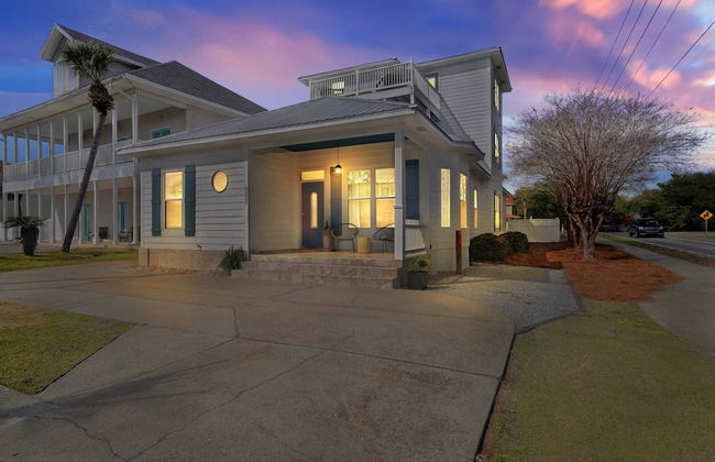 7bdr w/ Private Pool, Hot Tub, Fire Pit, Walk to Beach Tidal Wave by Avantstay - Foto 31