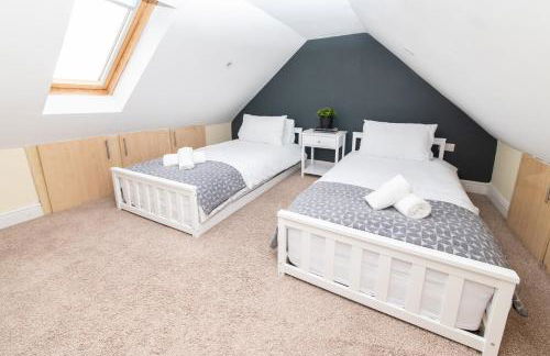 Newly Renovated Modern 3BR Home Near the River Thames - Foto 14