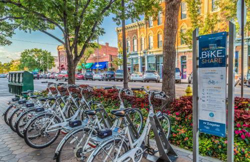 Elegant Loft-style Retreat in Old Firehouse Alley - Foto 39