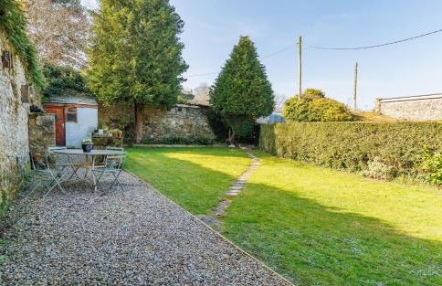 The Old Abbey Farmhouse - Stay at Quarr Abbey Monastery - Pet-Friendly Farmhouse with History & Countryside Views, surrounded by woodland & nature - Photo 39