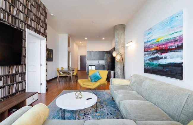 Sosuite 2BR Penthouse w W D Gym On-site Bar - Photo 8