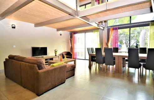 Amazing Home In Sauveterre With Wifi - Foto 16