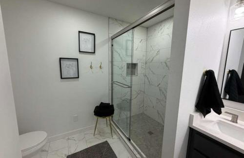 Royal Flush Villa - King Bed near WinStar - Foto 6