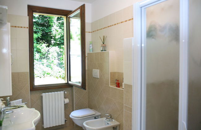 Apartments "and Ciclamini" in Moniga del Garda - Photo 5