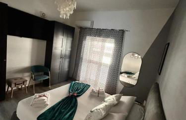 Stone House - Photo 6