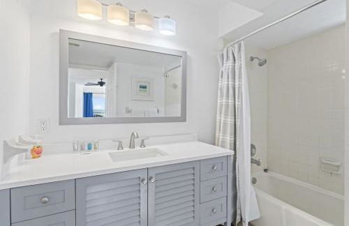 Beachfront 3-Bed I Location! Stunning Sunsets - Foto 13