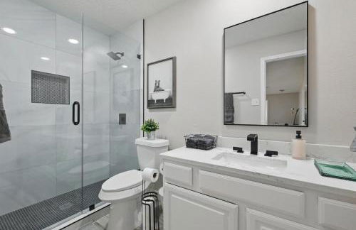 4BD Tropical Pool Oasis with a Game Room - Photo 32