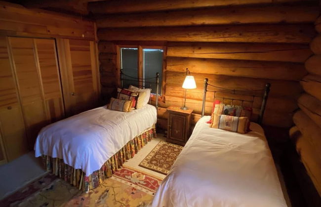 Two Bear Lodge on Lost Land Lake - Photo 4