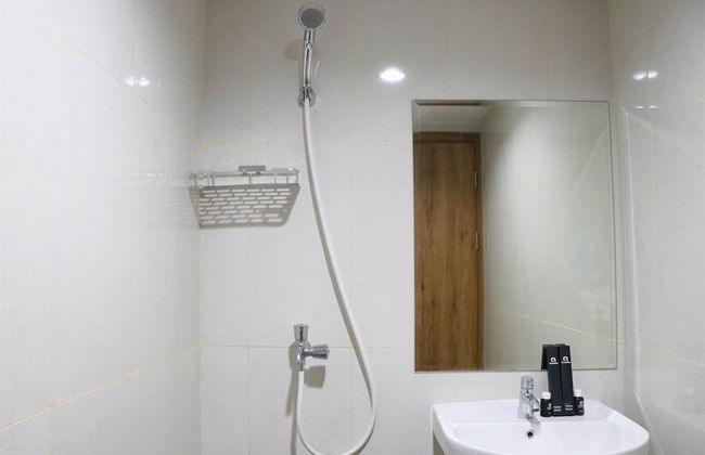 Modern Look and Homey Studio Apartment LRT City Jatibening - Foto 14