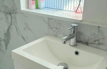 Heartfelt Cambridge Home - Foto 17