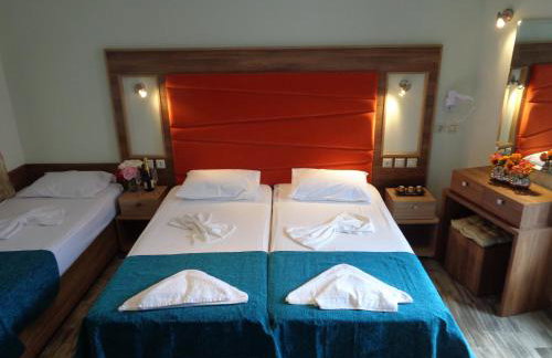 Niki Studios Sea - Front - Photo 24