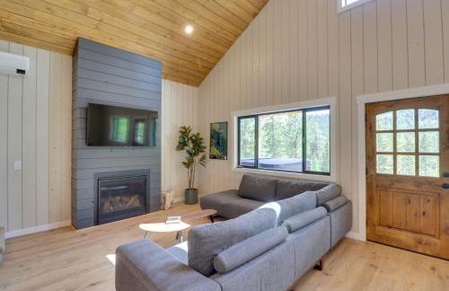 Lakeside Cabin with Hot Tub 3 Mi to Flathead Lake! - Foto 4